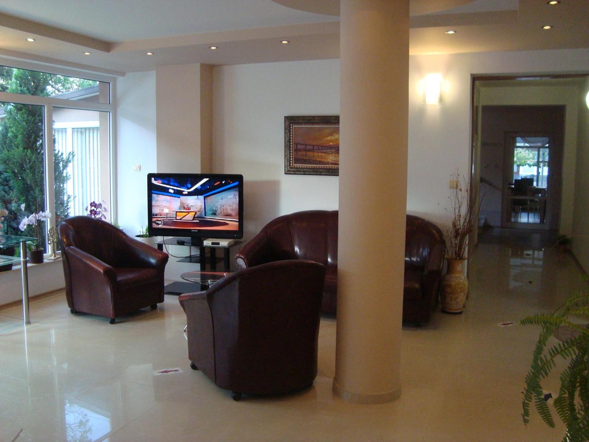 Hotel Astra Ravda Exterior photo