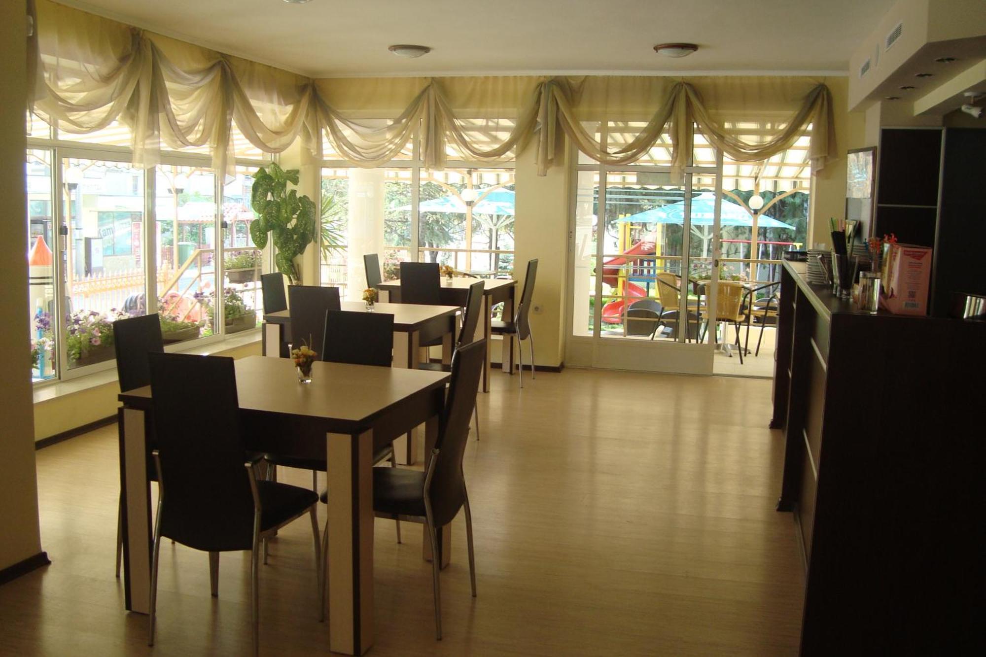 Hotel Astra Ravda Exterior photo