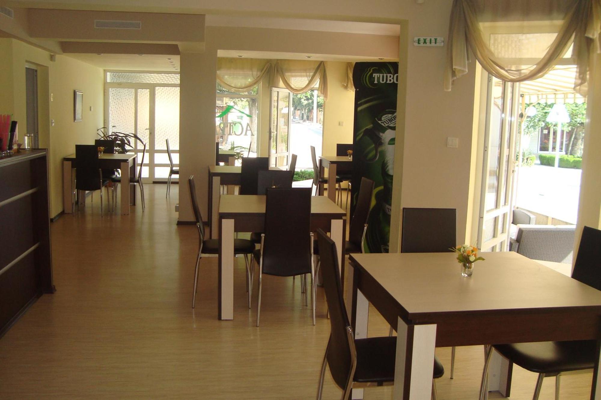 Hotel Astra Ravda Exterior photo