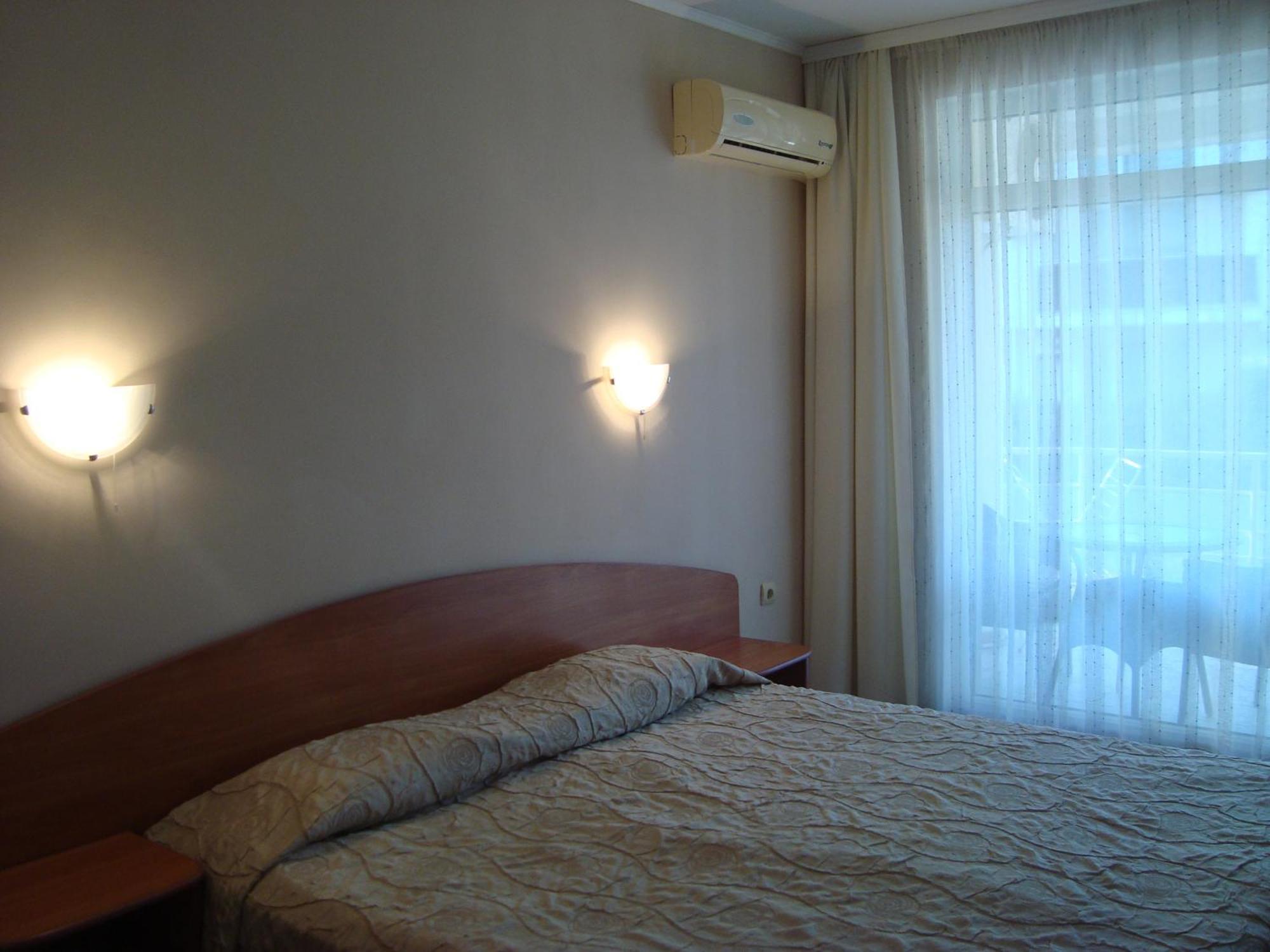 Hotel Astra Ravda Exterior photo