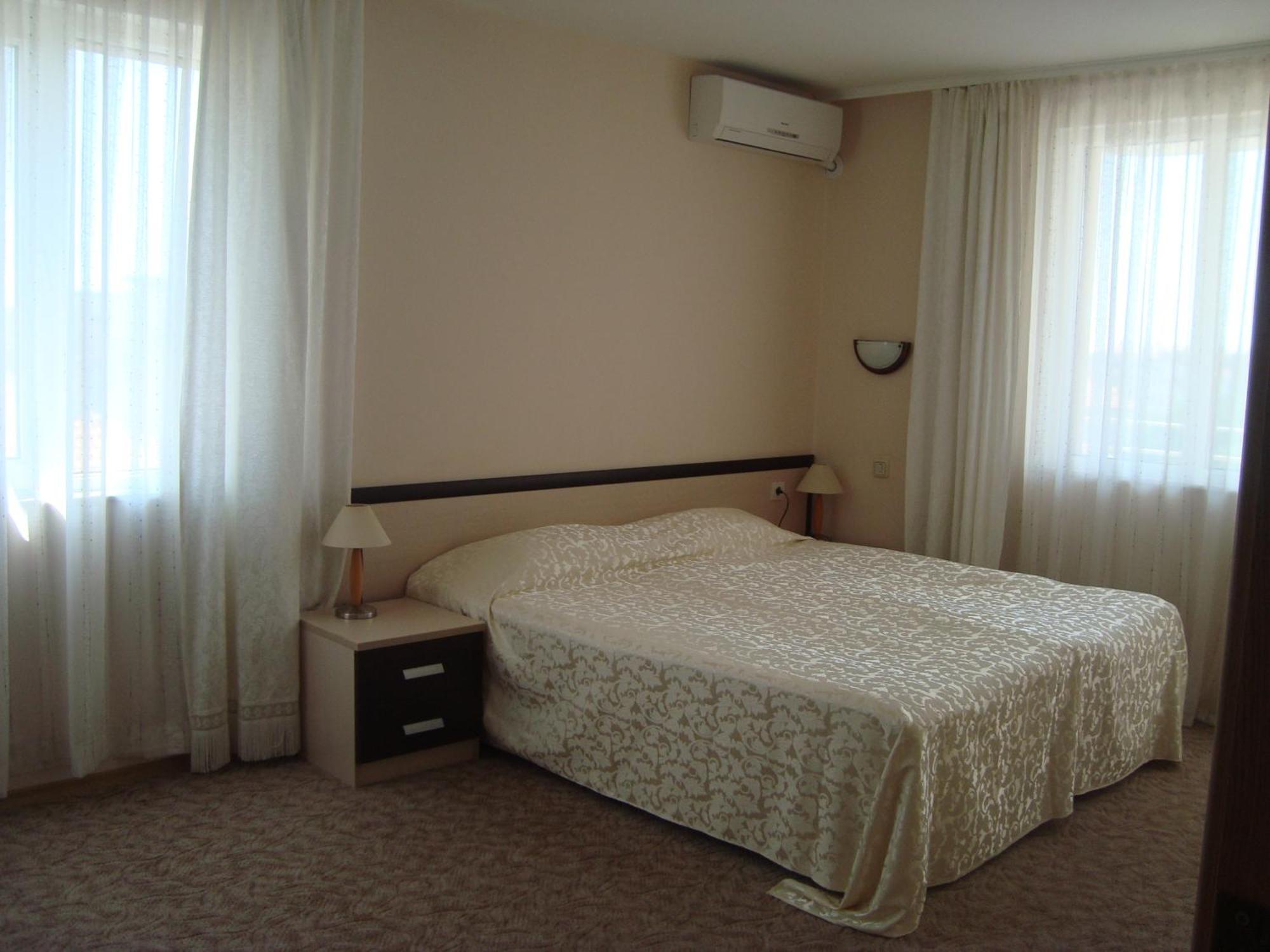 Hotel Astra Ravda Exterior photo