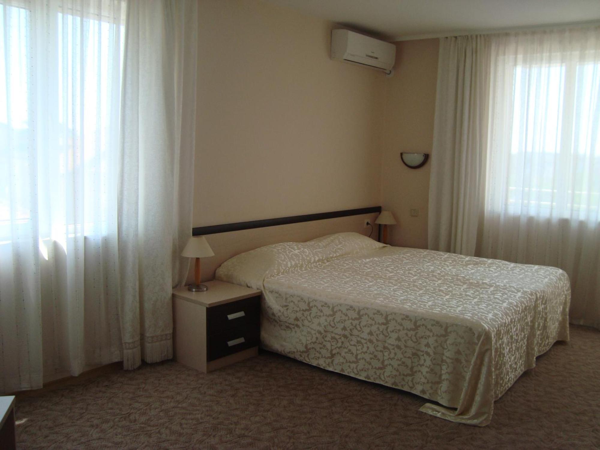 Hotel Astra Ravda Exterior photo