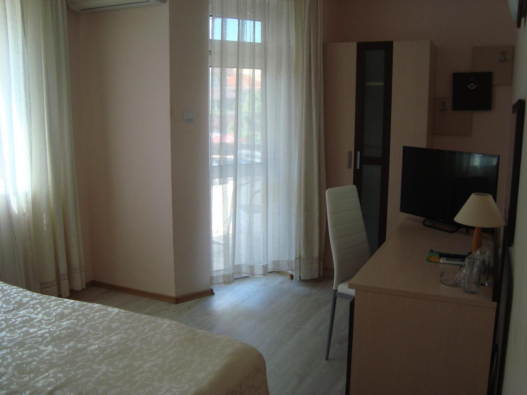 Hotel Astra Ravda Exterior photo