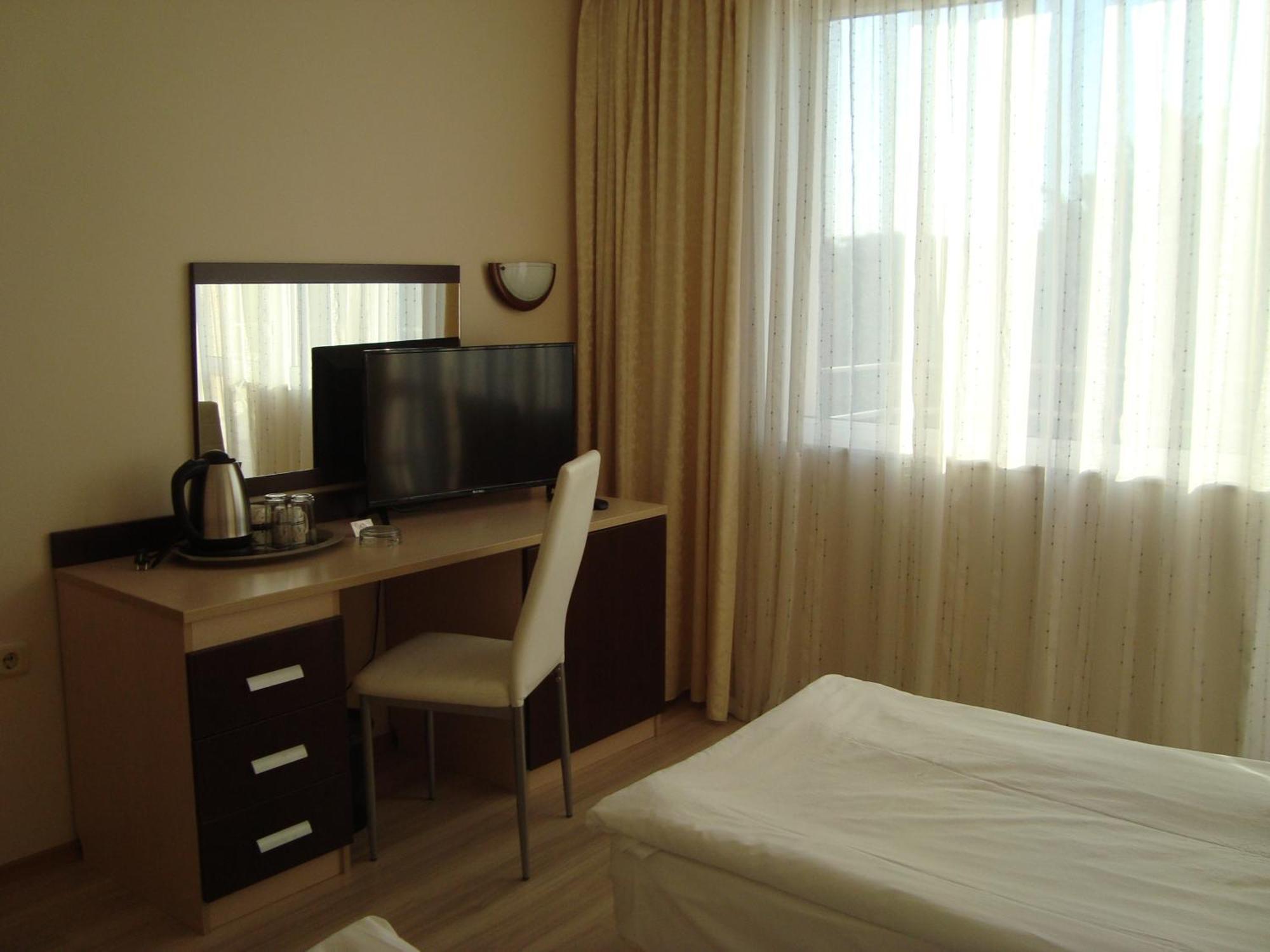 Hotel Astra Ravda Exterior photo