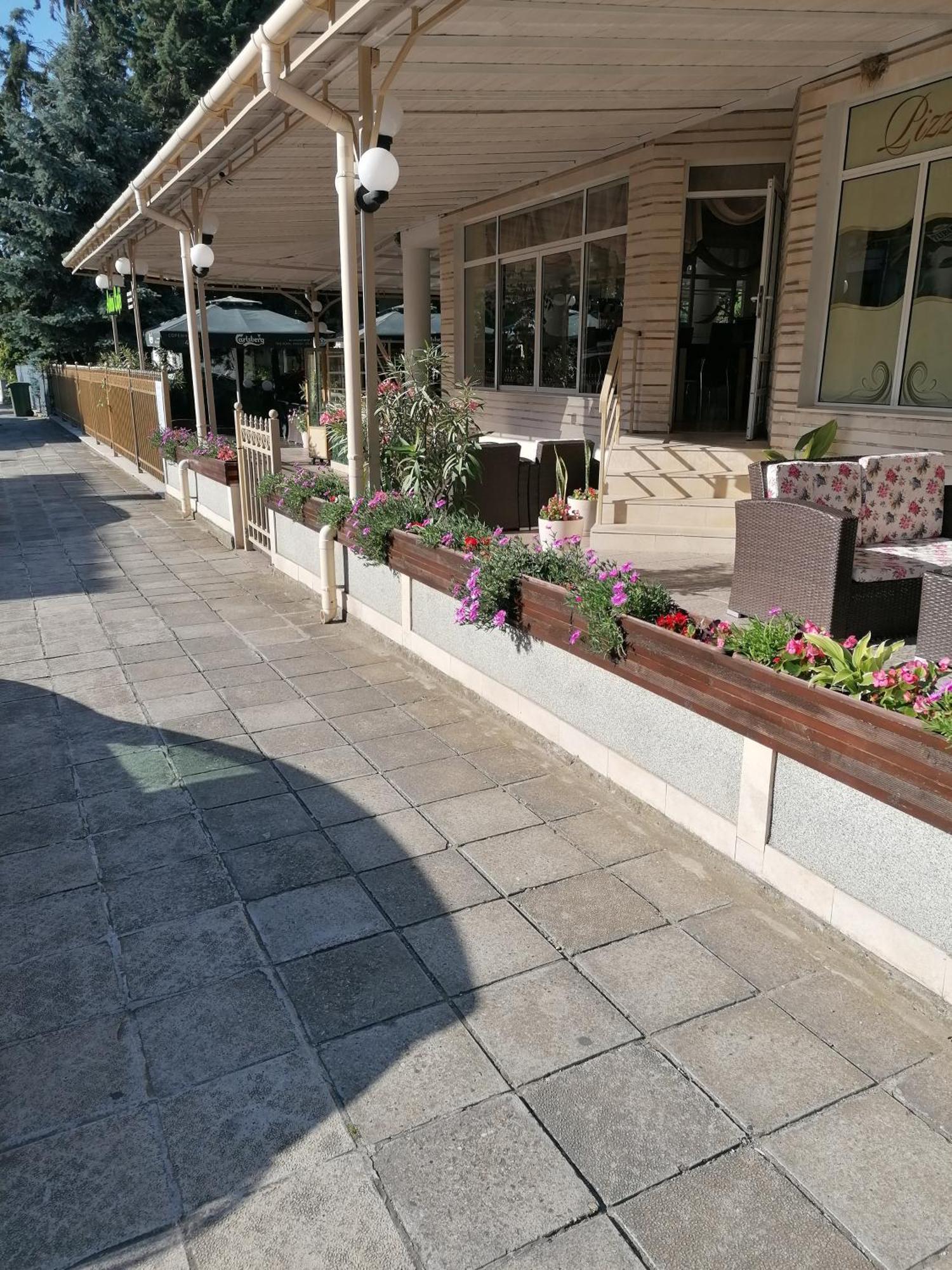 Hotel Astra Ravda Exterior photo