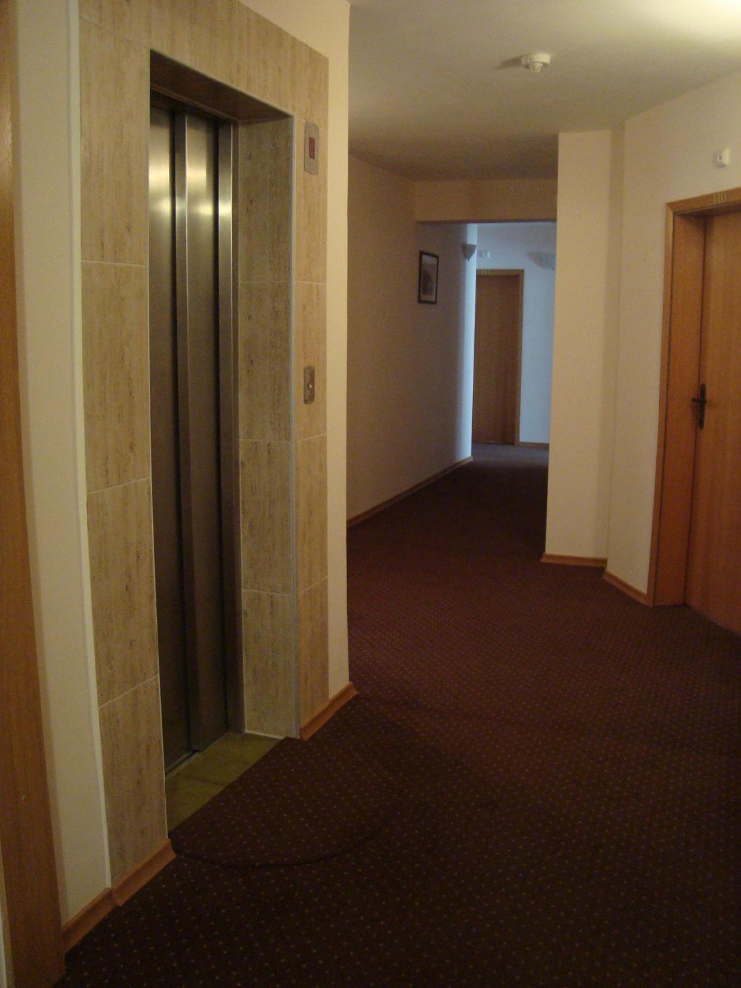 Hotel Astra Ravda Exterior photo